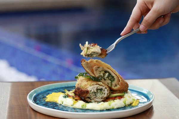 What innovations are driving the UK's electric vehicle market?